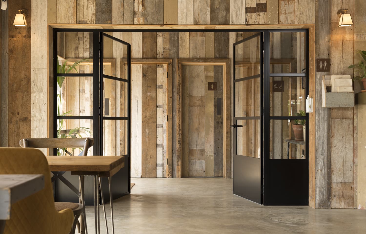 Is an internal door corner set a possibility for your space? | Uses and benefits