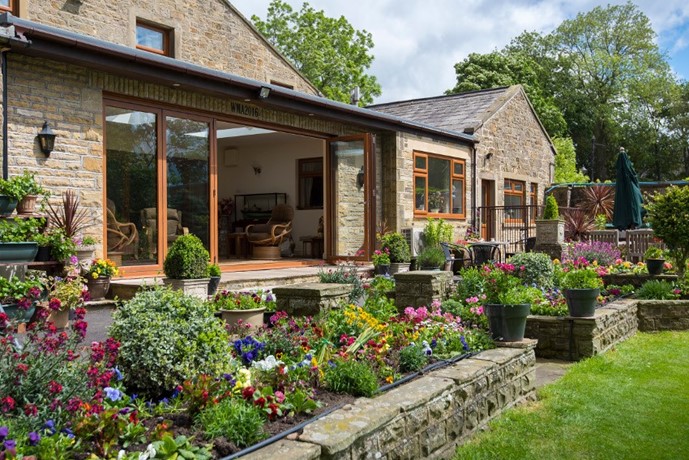 6 Simple Ways to Create an Eco-friendly Garden