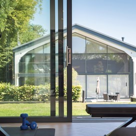 High-Performance Glazing Complements a Luxury Lifestyle Pod