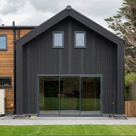 This stunning modern new build hosts Origin Inline Sliders and Origin Premium Window Range