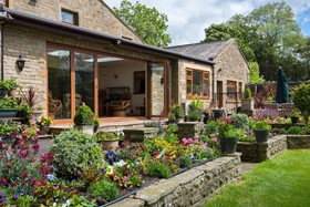 6 Simple Ways to Create an Eco-friendly Garden