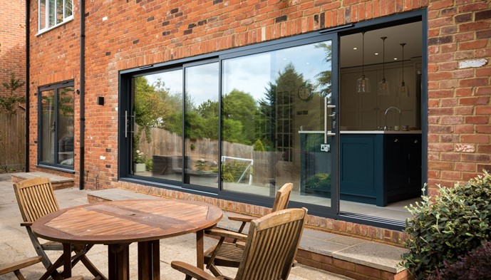 Aluminium sliding doors: handle options available
