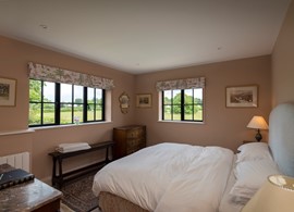 Georgian Elegance Meets Contemporary Comfort in a Renovated 1950s Property 