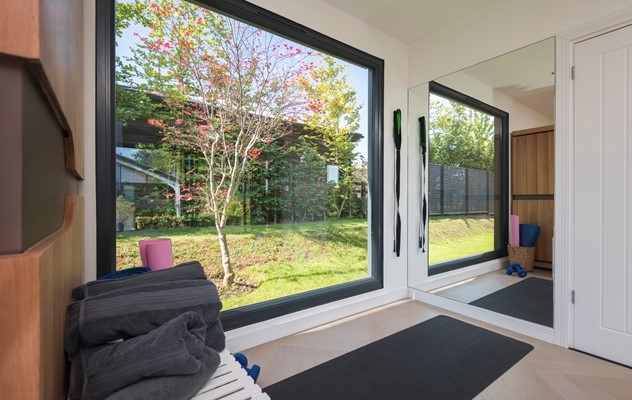 High-Performance Glazing Complements a Luxury Lifestyle Pod