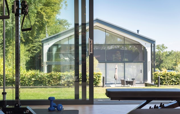 High-Performance Glazing Complements a Luxury Lifestyle Pod