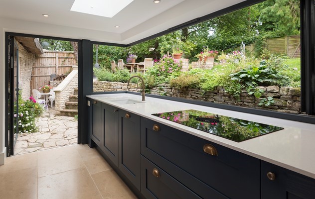 Traditional thatched cottage with a modern Origin twist 