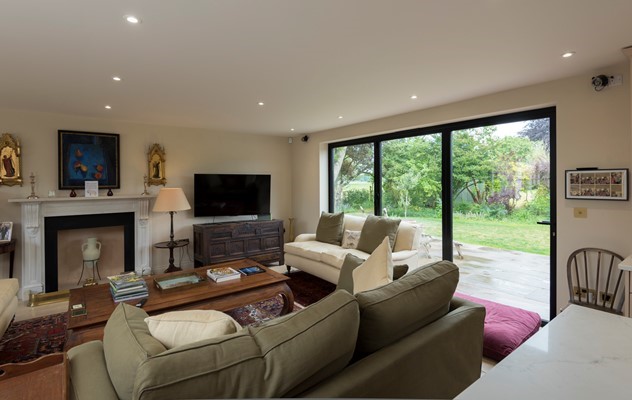 Georgian Elegance Meets Contemporary Comfort in a Renovated 1950s Property 