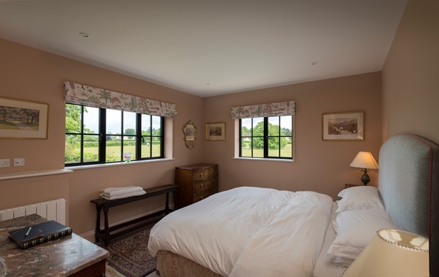 Georgian Elegance Meets Contemporary Comfort in a Renovated 1950s Property 