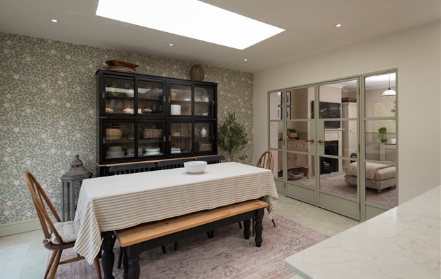 Our Brand New OB-36⁺ Soho Bifold paired with our OI-30 Internal Door makes the perfect partnership in this Instagrammers home 