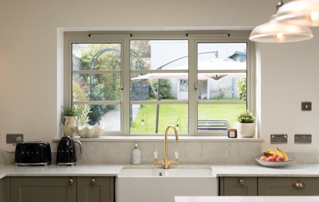 Our Brand New OB-36⁺ Soho Bifold paired with our OI-30 Internal Door makes the perfect partnership in this Instagrammers home 