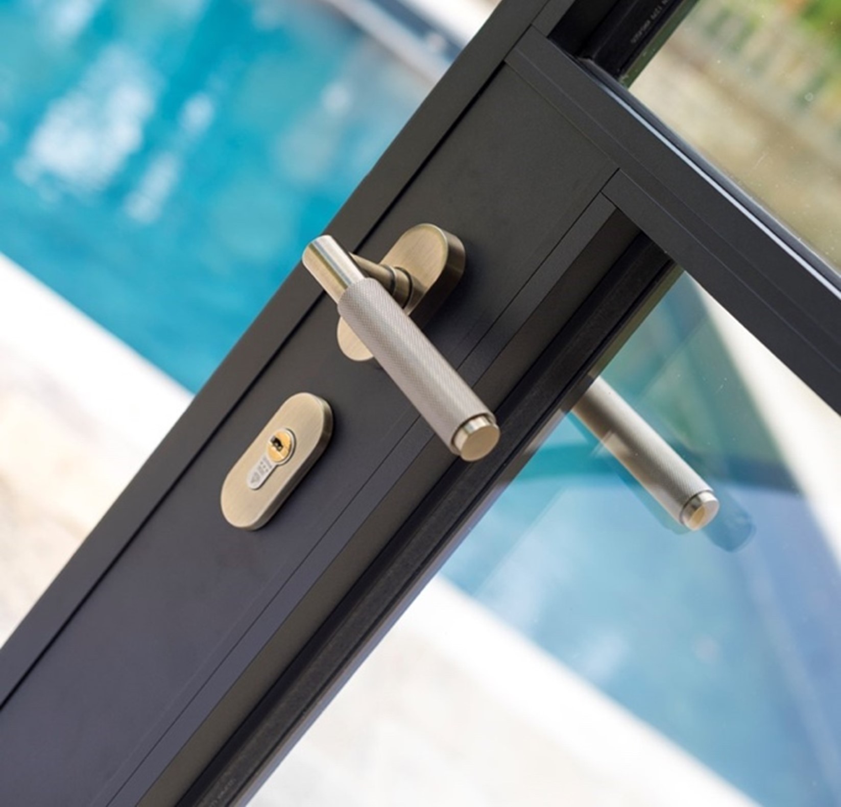What are the different types of handles for aluminium bifold doors? | Choosing the best option