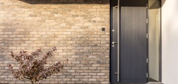 Comparing different materials for your front door